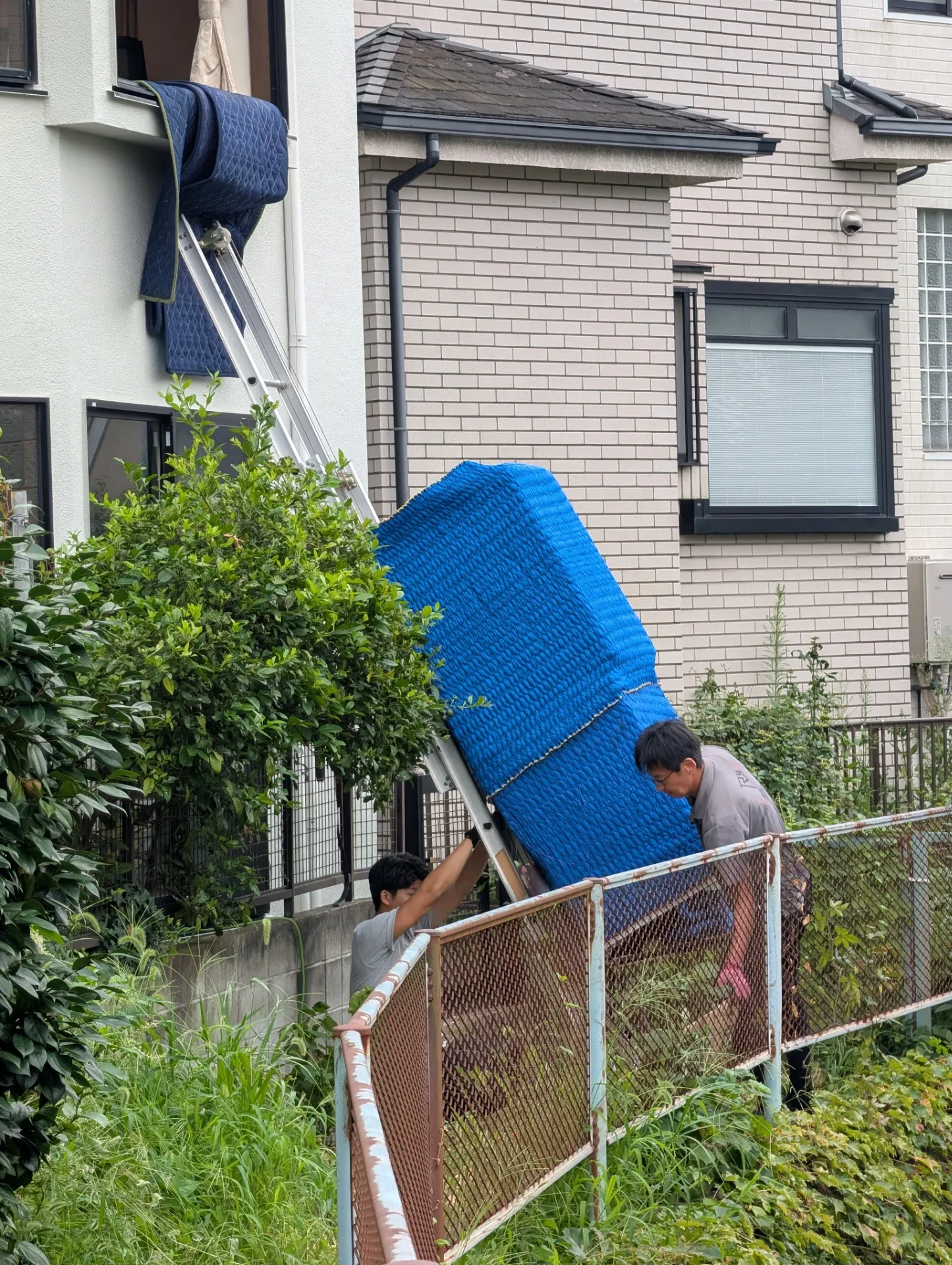 世田谷区で冷蔵庫の2階搬入作業!